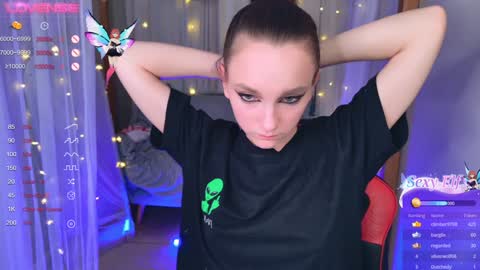 Snapshot of nillie_kelly chatting on 12.28.24 Nillie online show from 12.28.24