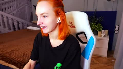 Snapshot of nillie_kelly chatting on 02.01.25 Nillie online show from 02.01.25