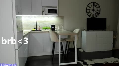 Bella online show from 02.22.25