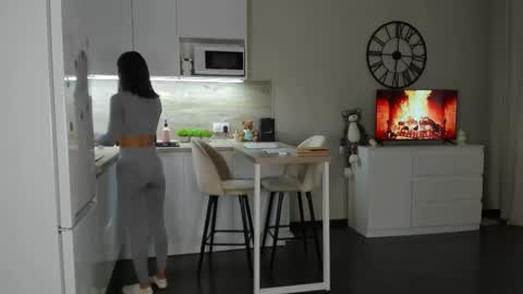 Bella online show from 09.24.25