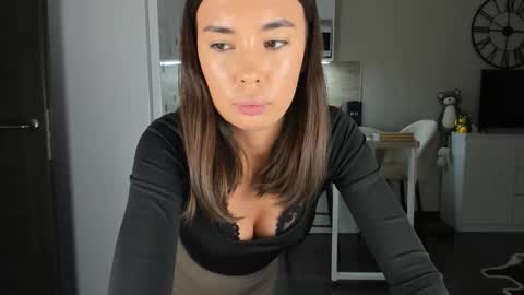 Bella online show from 11.28.25