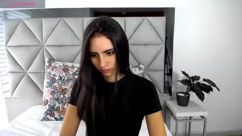 Snapshot of nina_pons chatting on 12.31.24 Nina online show from 12.31.24