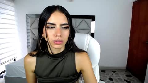 Snapshot of nina_pons chatting on 01.28.25 Nina online show from 01.28.25