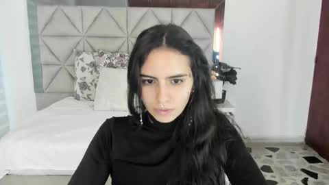 Snapshot of nina_pons chatting on 10.22.25 Nina online show from 10.22.25