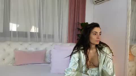 NinaCrystal online show from 06.30.26