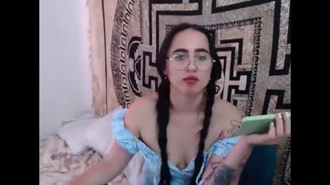 N I N A online show from 01.11.25