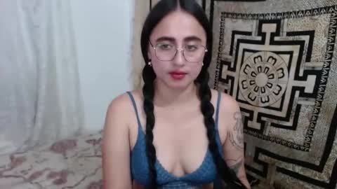 N I N A online show from 02.05.25