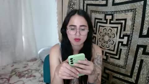 N I N A online show from 02.12.25