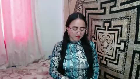 N I N A online show from 10.08.25