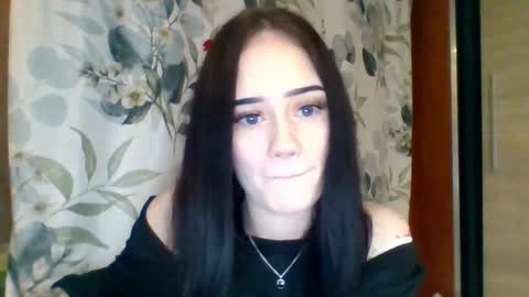 Snapshot of ninaseduce chatting on 12.15.25 Nina online show from 12.15.25