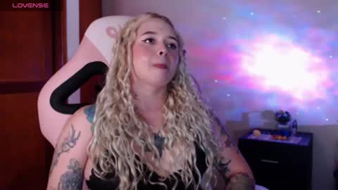 Snapshot of ninaxxstorm chatting on 03.05.25 Nina online show from 03.05.25