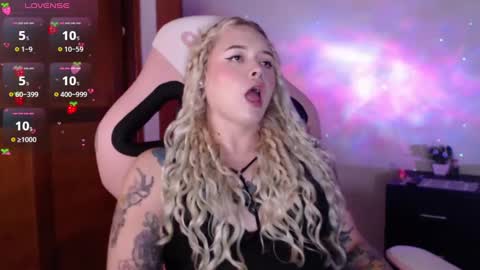 Snapshot of ninaxxstorm chatting on 03.12.25 Nina online show from 03.12.25