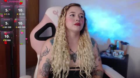 Snapshot of ninaxxstorm chatting on 09.22.25 Nina online show from 09.22.25