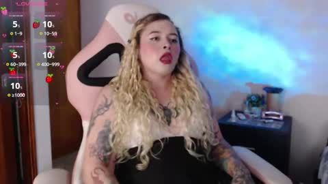 Snapshot of ninaxxstorm chatting on 09.23.25 Nina online show from 09.23.25