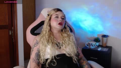 Snapshot of ninaxxstorm chatting on 09.25.25 Nina online show from 09.25.25