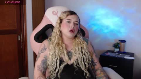 Snapshot of ninaxxstorm chatting on 09.27.25 Nina online show from 09.27.25