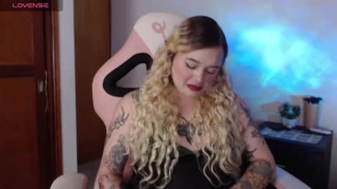 Snapshot of ninaxxstorm chatting on 10.04.25 Nina online show from 10.04.25