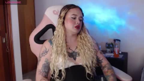 Snapshot of ninaxxstorm chatting on 10.06.25 Nina online show from 10.06.25