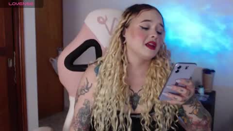 Snapshot of ninaxxstorm chatting on 10.08.25 Nina online show from 10.08.25