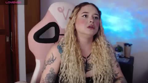 Snapshot of ninaxxstorm chatting on 10.15.25 Nina online show from 10.15.25