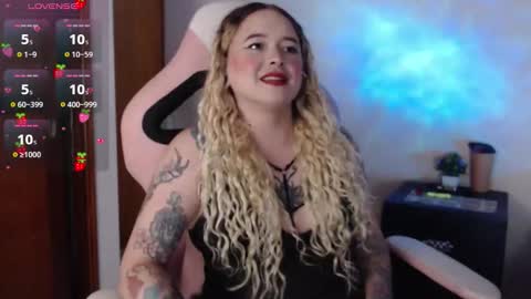 Snapshot of ninaxxstorm chatting on 10.16.25 Nina online show from 10.16.25