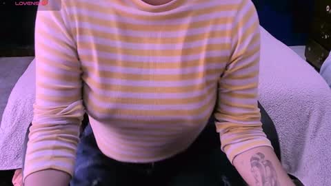 Snapshot of ninayellow chatting on 12.05.24 Nina online show from 12.05.24