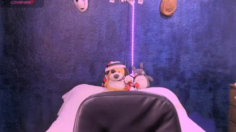 Snapshot of ninayellow chatting on 12.10.24 Nina online show from 12.10.24