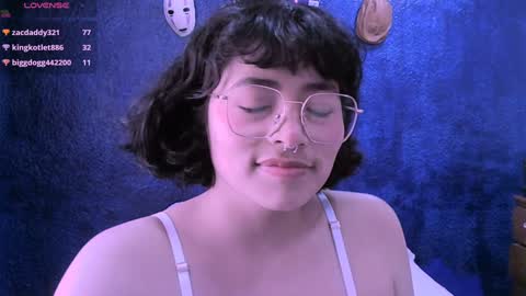 Snapshot of ninayellow chatting on 12.11.24 Nina online show from 12.11.24