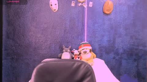 Snapshot of ninayellow chatting on 12.19.24 Nina online show from 12.19.24