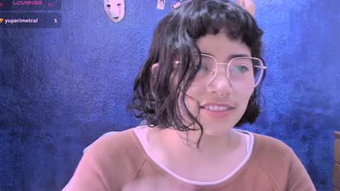 Snapshot of ninayellow chatting on 01.10.25 Nina online show from 01.10.25