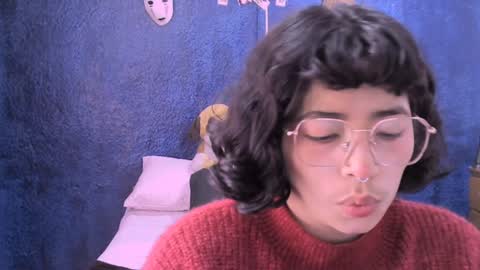 Snapshot of ninayellow chatting on 01.11.25 Nina online show from 01.11.25