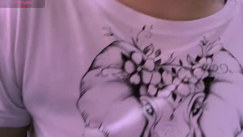 Snapshot of ninayellow chatting on 01.16.25 Nina online show from 01.16.25