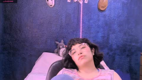 Snapshot of ninayellow chatting on 01.22.25 Nina online show from 01.22.25