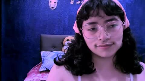 Snapshot of ninayellow chatting on 10.02.25 Nina online show from 10.02.25