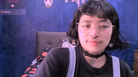 Snapshot of ninayellow chatting on 11.12.25 Nina online show from 11.12.25