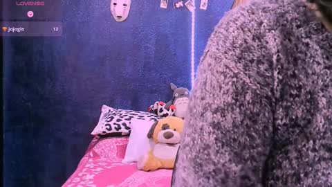 Snapshot of ninayellow chatting on 12.02.25 Nina online show from 12.02.25