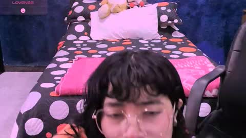 Snapshot of ninayellow chatting on 12.03.25 Nina online show from 12.03.25