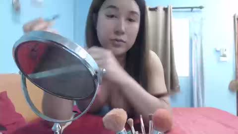 Snapshot of ninewladyboy chatting on 12.18.25 ninew online show from 12.18.25