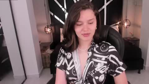 nini_solei online show from 04.23.26