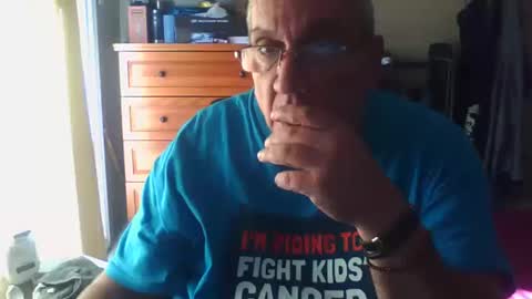 Snapshot of nionios67 chatting on 10.10.25 Dennis online show from 10.10.25