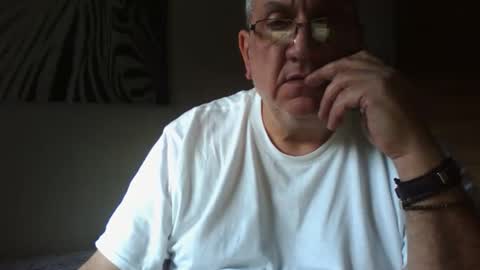 Snapshot of nionios67 chatting on 01.12.26 Dennis online show from 01.12.26