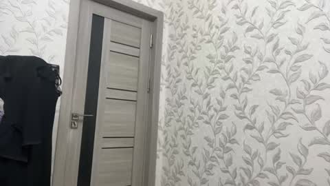 Snapshot of niravoid chatting on 10.27.25 niravoid online show from 10.27.25