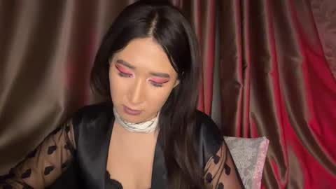 Snapshot of niravoid chatting on 10.29.25 niravoid online show from 10.29.25