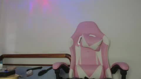 Nicolle  online show from 09.21.25