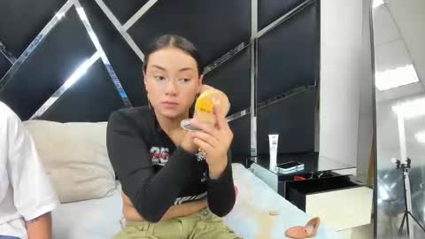 Snapshot of noa_arez chatting on 02.14.26 NoaandArez online show from 02.14.26