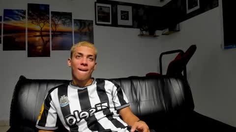 noah_flynn1 online show from 11.26.25