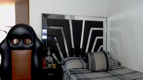 Noah Harris01 online show from 11.04.25