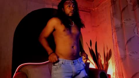 Snapshot of noah_jones__ chatting on 12.22.24 Noah online show from 12.22.24