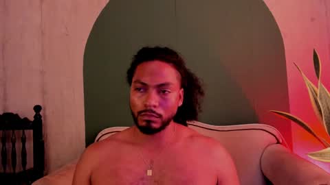 Snapshot of noah_jones__ chatting on 01.20.25 Noah online show from 01.20.25