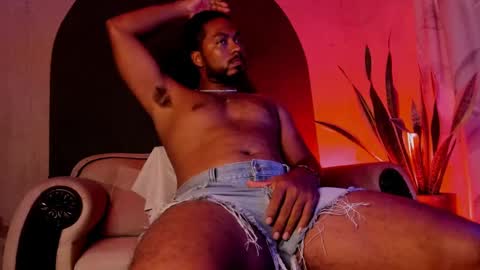 Snapshot of noah_jones__ chatting on 01.28.25 Noah online show from 01.28.25